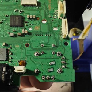 PS5自行更换摇杆焊接失败后悔药 掉电容