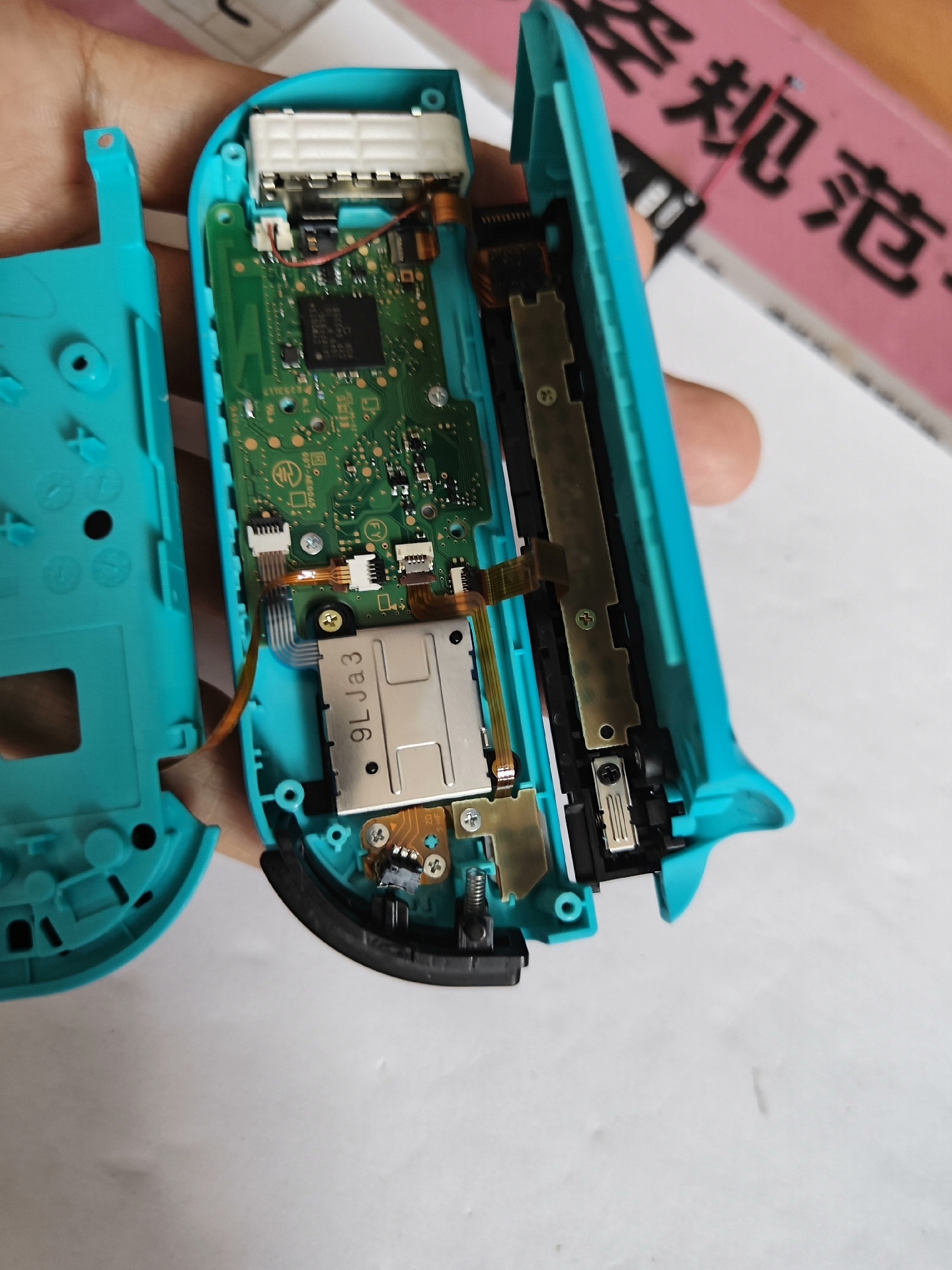 joycon摔坏 joycon手柄摔裂 玩嗨了 joycon