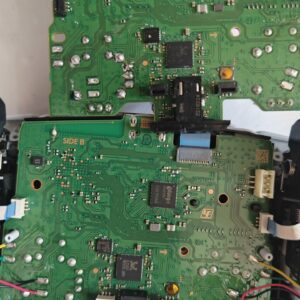 ps5板层断线 ps5手柄自行更换摇杆故障 主板丢件 板层断